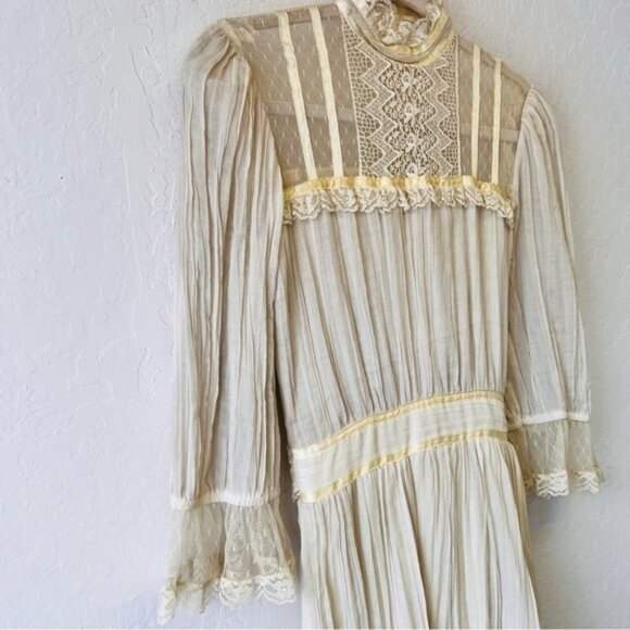 Vintage Victorian Lace Length Cream Colored Dress - Picture 6 of 13